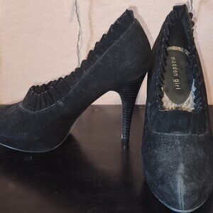 Madden Girl "Guava" Black Velvet Ruffle Platform Heels – Size 7.5